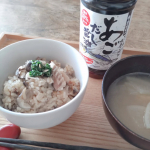 今日のご飯は、寺岡家のあごだし醤油で炊き込みご飯🍚炊いてる途中からキッチンに広がるだしの香りが最高◎あごだしのコクと旨みが具材にしっかり染みて、ひと口目から「あ、ウマっ」♡濃すぎず減塩&hellip;のInstagram画像