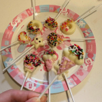 ♡⁡バレンタインキットを使ってお菓子作り&hearts;ロリポップチョコキットを使用しました✨⁡作り方簡単で楽しかったです(*^^*)子供と一緒に作っても楽しめますね💕︎⁡デコレーションも楽しめてよ&hellip;のInstagram画像