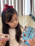 ..今日そらと一緒に作ったお菓子達🍪🍫🥮アーモンド入りのスノーボールクッキー初めて作ったけどめっちゃ美味しくできた〜🌈キットで作ったからこの箱１つで簡単にすぐ出来たよ🙋🏻&zwj;♀️@kyori&hellip;のInstagram画像