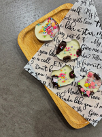 料理は好きだけど、がさつなゆえお菓子作りが苦手ながさつ女子です。笑笑今日のお休みはキッチンに立ちたいお年頃の3歳の娘と一足早いバレンタインチョコを作ってみました。可愛い猫型のチョコレー&hellip;のInstagram画像