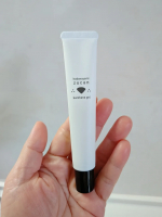 夜のスキンケアの最後に［肌なやみ図鑑 黒鼻ジェル］を取り入れるようにしてみたよ🌙小鼻まわりに使いやすいジェルタイプで、さらっとした軽さが印象的✨テクスチャはみずみずしい🩵のばすとスーッとなじ&hellip;のInstagram画像