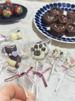 パティシエになりたい小１娘初めてバレンタインのチョコを手作り💖共立食品のキット商品を使ってかわいいの作りました🥰⭐️ねこポップチョコお友達に配るのにぴったりなかわいいねこポップチョコ&hellip;のInstagram画像