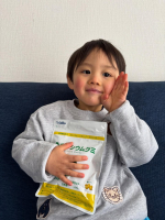 ⭐︎カルシウムグミ　レモン味子供成長に欠かせないカルシウム毎日必要分子供が摂取しているだろうかと不安だった頃であったのがこのグミ💡✨成長に必要なカルシウムだけでなく、ビタミンDやマグネシ&hellip;のInstagram画像