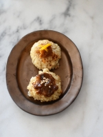 ⁡玄米ごはんで作る『おやき』にハマり中&hearts;炊いた玄米を平らに丸めてこんがり焼いて、一つは醤油麹・もう一つは甘味噌をつけて😋⁡甘味噌は、赤味噌と甘酒（濃縮タイプ）を1:2で混ぜる簡単バージョ&hellip;のInstagram画像