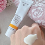 ドクターハウシュカクレンジングミルク🥛🧴100%天然成分🤍お肌に優しいのにダブル洗顔不要で敏感肌さんにも嬉しいクレンジング✨贅沢なハーブの香りで本当に癒されます&uml;̮♡︎ライン使いしてみた&hellip;のInstagram画像