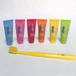 クラプロックスビーユー歯ブラシ＋歯みがきボックスセットクラプロックス定番の歯ブラシCS5460と6種類のカラー＆フルーツフレーバーのクラプロックスビーユーのセットです。カラフルでかわいい🩷キ&hellip;のInstagram画像