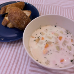 おいしいおいしいブイヨンに出会えました🫶マルトモさん(@prebushi_marutomo )の 国産野菜のブイヨン を使って、サーモンスープを作ってみました🐟🍲✨このブイヨンは、玉ねぎ・白菜&hellip;のInstagram画像