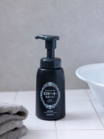 ロゼット洗顔サボン クリアウォッシュを使ってみました。なんと開発期間約6年！！の今年1月発売の新商品なんだそうです。濃密石けん泡でうるおいを守りながら角栓すっきりクリア。プッシュ式でもっこも&hellip;のInstagram画像