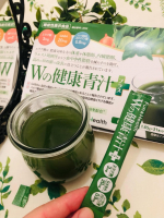新日本製薬のヘルスケアブランド「Fun and Health」の青汁、Wの健康青汁プラスと飲んでみました☘️色鮮やかで美味しそうなパッケージです✨中には個包装の青汁が入っています。手でカットし&hellip;のInstagram画像