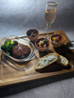 おかず定期便FitDish基本のおかず15パック。疲れたなぁ〜作るの面倒〜お買い物してない〜家族のいない1人の食事、などなど本当に便利です。冷凍ではなく冷蔵だし、レンジで温められ、味付け&hellip;のInstagram画像