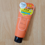 ケアナボーテ　あつめの毛穴ホットクレンジングスチーマー発想の温感効果でメイク・皮脂汚れを溶かしだすクレンジング。ねっとりしたジェル状でのびが良く、肌になじませると温かくなります。さっぱりした洗い&hellip;のInstagram画像