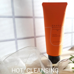 *あつめの温感ジェルで、毛穴汚れをじんわり浮かせてすっきり落とす温感クレンジング&nbsp;✼&bull;&bull;┈┈┈┈┈┈┈┈┈┈┈┈&bull;&bull;✼ケアナボーテ　あつめの毛穴ホットクレンジング内容量：180g価格&hellip;のInstagram画像