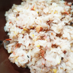 だんだんと温かくなってきましたね🌸でも、まだまだ朝は寒いですね&nbsp;今日は春先取り🌸✨海の精　桜の花塩漬けを使って、桜ご飯を作りました&nbsp;桜は、見て楽しむだけでなく、美味しく&hellip;のInstagram画像