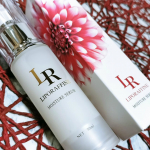 .年齢肌の悩みは日々加速するばかり。ゆらぎ肌も気になってリポラフィネ モイスチャーセラム１週間続けてみました～こちらはオールインワン美容液。乳白色のゆるいとろみのあるテクスチャー。とっ&hellip;のInstagram画像