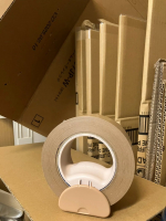 文房具って楽しい&hellip;。バラエティショップでも文房具の売り場に本当に何時間でも居たいです最近みつけたこの春の便利グッズはクラフトテープ専用カット「スタンドカット」片付け下手なので、収納扉&hellip;のInstagram画像