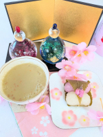 3月明日はひな祭り🎎かわいすぎる桜もちを買ったので、午後のティータイム🫖桜もちと一緒に玉露園の『梅こんぶ茶』。いつもは45g入りだけど、沢山飲みたいな〜って思ってたらその倍近い&hellip;のInstagram画像