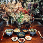 先日のランチ。お茶漬けでした😊．玉露園さんからいただいた「梅こんぶ茶」と刻んだぬか漬け、すぐき漬け、炒り卵でお茶漬けをつくりました。梅の味がほんのりして優しい味わい。美味しかったです☺️&hellip;のInstagram画像