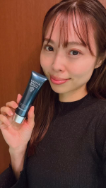 シミ対策オールインワン美白ゲルビハククリア プレミアム8本くらいのリピートです♪オールインワンなのにしっかりと美白ゲル！忙しいママには嬉しいです♪伸びやすくてデコルテや首周り、手の甲&hellip;のInstagram画像