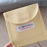 日革研究所 ダニ捕りロボ 使い方はとっても簡単⸝⋆誘引マットをケースに入れたらクローゼットやラグ・ソファ・マットレスの下に置くだけ🙌✨子供が使うラグの下において使用中です.殺虫成分ゼロだ&hellip;のInstagram画像