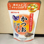 マルトモ｢かつおだしの素 スタンドタイプ｣他にあごだし、いりこだしも3月1日に同時新発売！チャック付きでスタンドタイプなので便利✨裏に仕様目安量が明記されてるので忙しい時もパパっと作れて助か&hellip;のInstagram画像