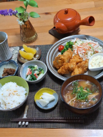 .この日は牡蠣フライそろそろ牡蠣のシーズンも終わりでしょうか？自家製タルタルソースには 梅こんぶ茶を加えて、気持ち少しさっぱりと食べやすく？いや、タルタルソースたっぷりで、さっぱりってことは&hellip;のInstagram画像