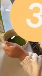 3歳の野菜嫌いな娘‥まじで炭水化物以外だと、わかめ以外は食べません。わかめも野菜ではないけどね💦心配だったので、はなかっぱの絵柄がパッケージにかいてある青汁に初挑戦してもらいました😊「グー！」って&hellip;のInstagram画像