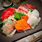 A must-have 🌸疲れた時に染みる梅昆布！今回はお刺身に玉露園さんの梅こんぶ茶を振りかけて食べてみましたよ〜🥢新しい試みです✨やはり昆布〆というものがあるからには絶対合うと思ってパクり&hellip;のInstagram画像