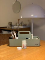 &hellip;昔から愛用されているシンプルなスキンケア🐴少量でよく伸びて乾燥しがちな肌もしっとり。肌にツヤも出る。顔だけじゃなくハンドケアや髪の毛にもマルチに使えるのが嬉しいな✨そして今週の色々&hellip;のInstagram画像