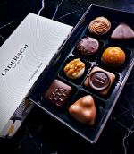 L&auml;derach2021年以来に訪れたウィーンで初めて食べたレダラッハ...「ファーーーーー！！！！美味しいぃいい」と手が止まりませんでした🍫✨個人的にはリンツを超えゴディバを超え、レダラッ&hellip;のInstagram画像