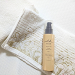 【薬用uミルク】ロゼットの天然セラミド*配合ブランド「AK usual(エーケーユージュアル)」。*ウマスフィンゴ脂質(皮膚保護成分)少量でもなめらかに伸びるのが快適で全身に使ってます。摩&hellip;のInstagram画像