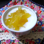 ヨーグルトメーカーで作ったヨーグルトです。ジャムを添えて。#PR #野菜をMOTTO #母の日ギフト #野菜スープ #moniplaのInstagram画像