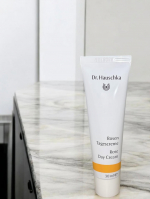 Dr.ハウシュカ ローズデイクリーム＿＿＿＿＿＿＿＿＿＿＿＿＿＿＿肌にうるおいとハリを与える贅沢なローズクリームアルミチューブに入ったこっくり濃密なクリームで少量で伸びがいい手のひらで温&hellip;のInstagram画像