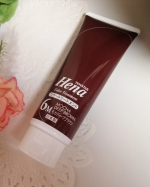テンスターHenaカラートリートメントの新色 モカディープブラウンです♡ トリートメントなので手軽に使うことができます🥰 ヘナ独特の香りを感じることなく快適で、乾かした髪は自然なブラウンになって気に入&hellip;のInstagram画像