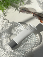 SPF50／PA++++でしっかり守ってくれる【UVカット50】使ってみました☀白くてこっくりしたテクスチャー。肌にピタッとフィットして塗り込めてる感がある☺️重たすぎず、なじませると意外&hellip;のInstagram画像