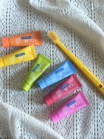 ♡@curaproxjapan いろんなフレーバーの歯磨き粉で今日はどれにしようかなー♡って選べるの楽しい！旅行や出張にもって行きやすいサイズが嬉しい☺️💙ブルーベリー+リコリス🩷ピンクグ&hellip;のInstagram画像