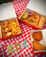 Picnicこんな気持ちいい天気の中ピクニックをしました‼️チキンにマルゲリータ、カリカリのポテトに手が止まらず、良き会でした🫧でも油物を食べた後はスッキリフルーティーなフレーバーでお口の中&hellip;のInstagram画像