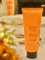 こちらは、温感ジェルがメイク・皮脂汚れをやさしく浮かしてくれるんです。やはり、温かい方がメイクが落ちやすい気がします。柔らかすぎず、かたすぎず、程よいテクスチャーです。W洗顔不要、5種のビタミンC&hellip;のInstagram画像