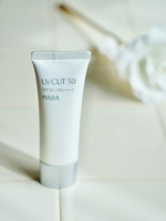 .🏷️HABA UVカット50HABAさんの日焼け止めって初めて☀️崩れにくいジェルタイプのテクスチャー。最初は白いかな？と思ったけど、スルッとのびてなめらかな肌になったよ✨ベタつかな&hellip;のInstagram画像