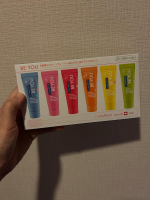 6種の歯磨きペーストと歯ブラシがセットになった商品を使ってみましたカラフルな見た目と軽くて持ちやすい歯ブラシフルーツをベースにしたフレーバーの歯磨きペースト代表で赤色を使ってみたところ&hellip;こ&hellip;のInstagram画像