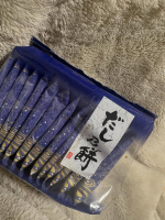 ......しっかり硬さのあるもち吉のお煎餅🍘開けた瞬間からめっちゃお出汁のいい匂い！もち吉のお煎餅はやっぱり当たりしかない、、🎯中がフワッとしてるタイプのこの味のお煎餅出してくれな&hellip;のInstagram画像