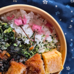 桜がやっと咲きました!!お弁当持って花見をしたいけれど仕事なので桜の花塩漬けで桜を咲かせてみました✨ピンクの色合いが綺麗塩気がご飯と丁度良くとっても美味しかったです!桜を見ながら&hellip;のInstagram画像