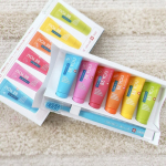 クラプロックスビーユー 歯ブラシ＋歯みがきボックスセット青色（ブルーベリー+リコリス）リコリスってなんだろう？となったけどブルーベリーの爽やかさが好きです。ピンク色（ピンクグレープフルーツ+ベ&hellip;のInstagram画像