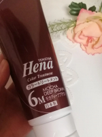 テンスターHenaカラートリートメントです✨モカディープブラウンを使っています♡ シャンプー前の乾いた髪やシャンプー後にタオルドライした髪に塗って５分ほどしたら洗い流します♪ 使うごとに色がなじんで、&hellip;のInstagram画像