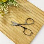 インフィニティー株式会社様よりBECKER｢ゾーリンゲン セーフティハサミ｣をお試しさせていただきました。顔の曲線に沿って刃先がカーブしている安全設計のセーフティハサミ。見た目にも高級感の漂う仕上&hellip;のInstagram画像