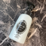 ロゼット洗顔サボン アクネウォッシュ[医薬部外品]」使っています。汗ばむ時期になると、あごやおでこにぽつぽつ・・・にきびが気になってきた娘もお気に入りの洗顔料です。泡ででるのも便利でうれしい！&hellip;のInstagram画像