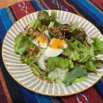 Qummyのサラダセット、家族みんなで食べています。Qummyさんは、毎日の食のパートナーとして&ldquo;野菜を楽しむ食卓&rdquo;を応援するブランド。パッケージサラダ、トッピング、ドレッシングを組み合わせて&hellip;のInstagram画像