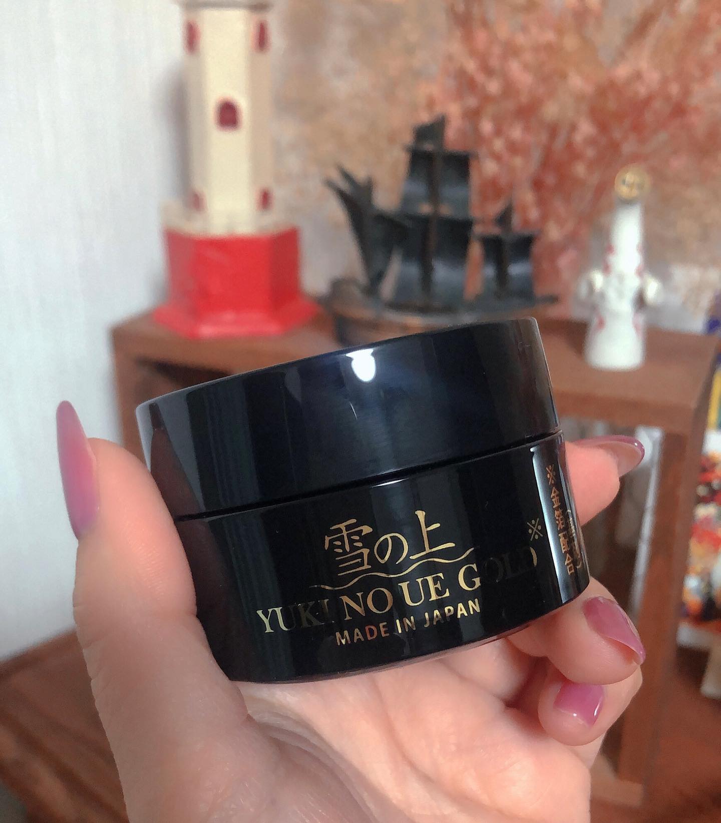 口コミ投稿：🖤🖤🖤面倒くさがりの私でも続けられるちょっと贅沢なジェル✨金箔が入っていてキラキラ…