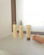 @k.tyhasAK usual明日が変わる　明日が輝く　時短ケアでもちゃんとうるおう💆&zwj;♀️化粧水/乳液/クリームをシリーズでつかっているよ😊　最近あたたかくなってきてもカサつ&hellip;のInstagram画像