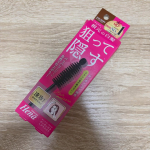 ポンポン付きヘアマスカラお試ししました😊狙ったところにピンポイントで塗れるマスカラタイプ✨伸びてきた部分にサッと塗布して乾くのを待つだけ✌️カチっと固めず自然にふんわり仕上がるところが使い&hellip;のInstagram画像