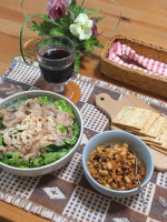 .昨日の『Qummy（キユーミー）』様の３食の満足サラダセットの残り2食のサラダ🍴きのことささみのサラダ ヴィネグレット仕立て🍴豆と穀物と大豆ミートの赤いデリサラダこんなに変化にとんだサ&hellip;のInstagram画像